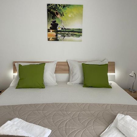Relaxing Bucharest Airport Residences & Therme-Self Check-In Otopeni Bagian luar foto