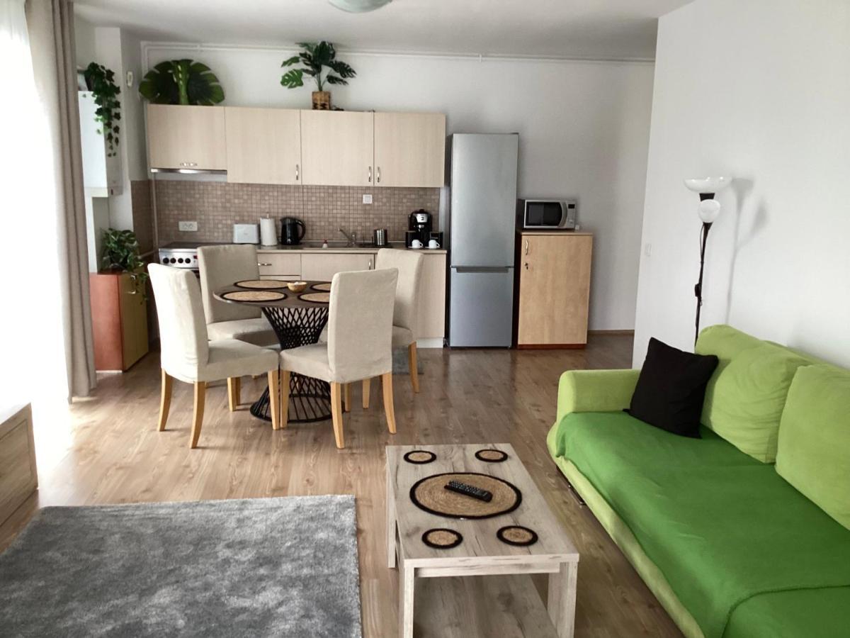 Relaxing Bucharest Airport Residences & Therme-Self Check-In Otopeni Bagian luar foto