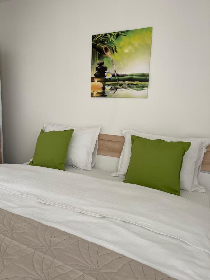 Relaxing Bucharest Airport Residences & Therme-Self Check-In Otopeni Bagian luar foto
