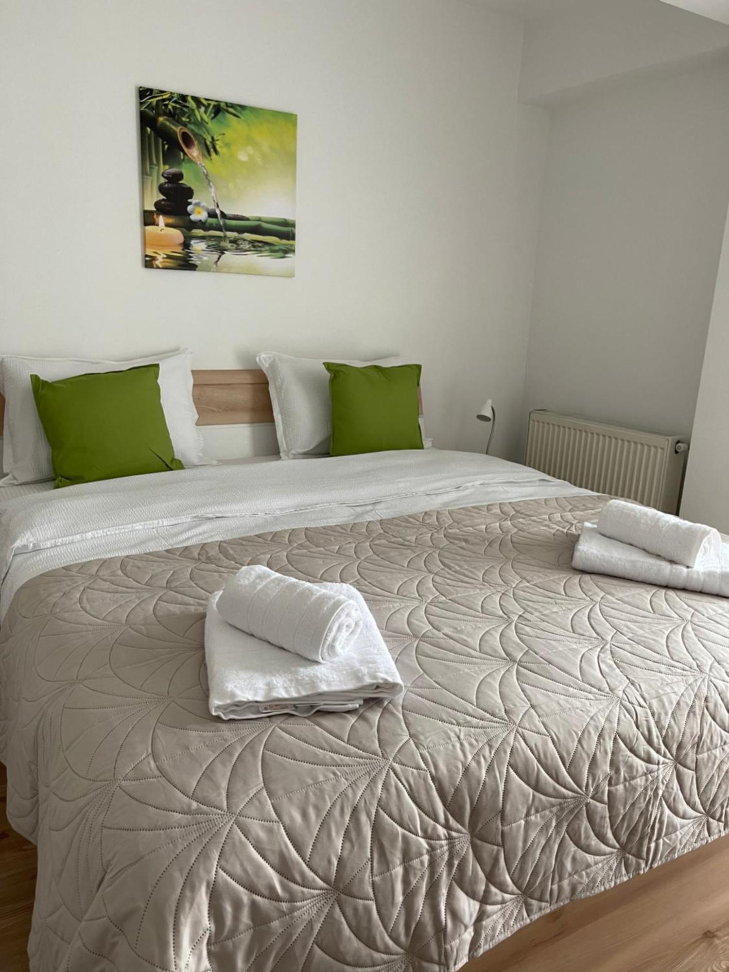 Relaxing Bucharest Airport Residences & Therme-Self Check-In Otopeni Bagian luar foto