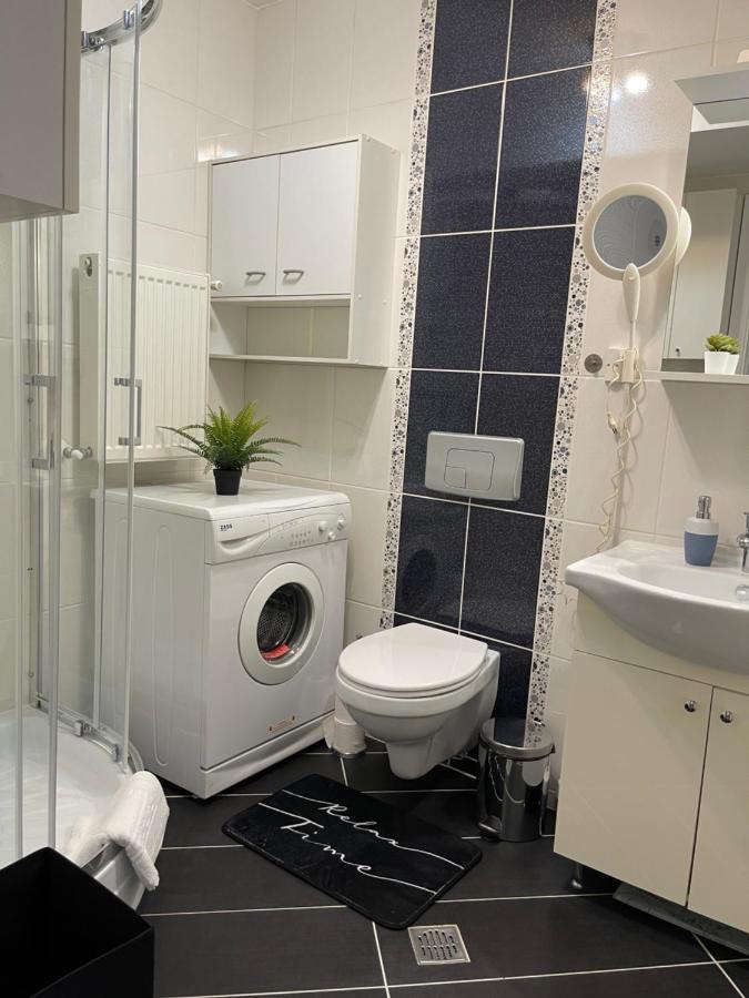 Relaxing Bucharest Airport Residences & Therme-Self Check-In Otopeni Bagian luar foto