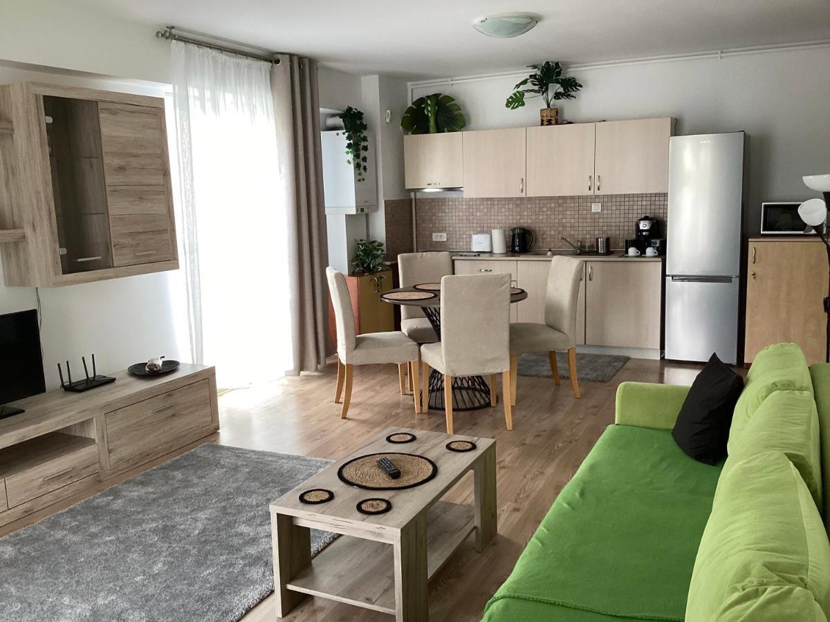 Relaxing Bucharest Airport Residences & Therme-Self Check-In Otopeni Bagian luar foto