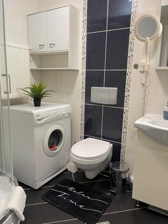 Relaxing Bucharest Airport Residences & Therme-Self Check-In Otopeni Bagian luar foto