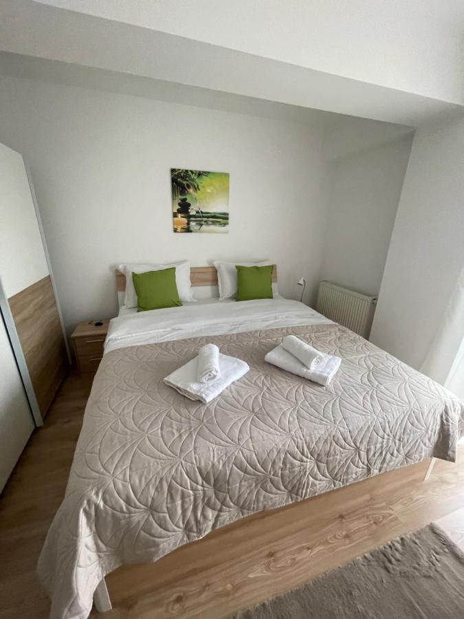 Relaxing Bucharest Airport Residences & Therme-Self Check-In Otopeni Bagian luar foto