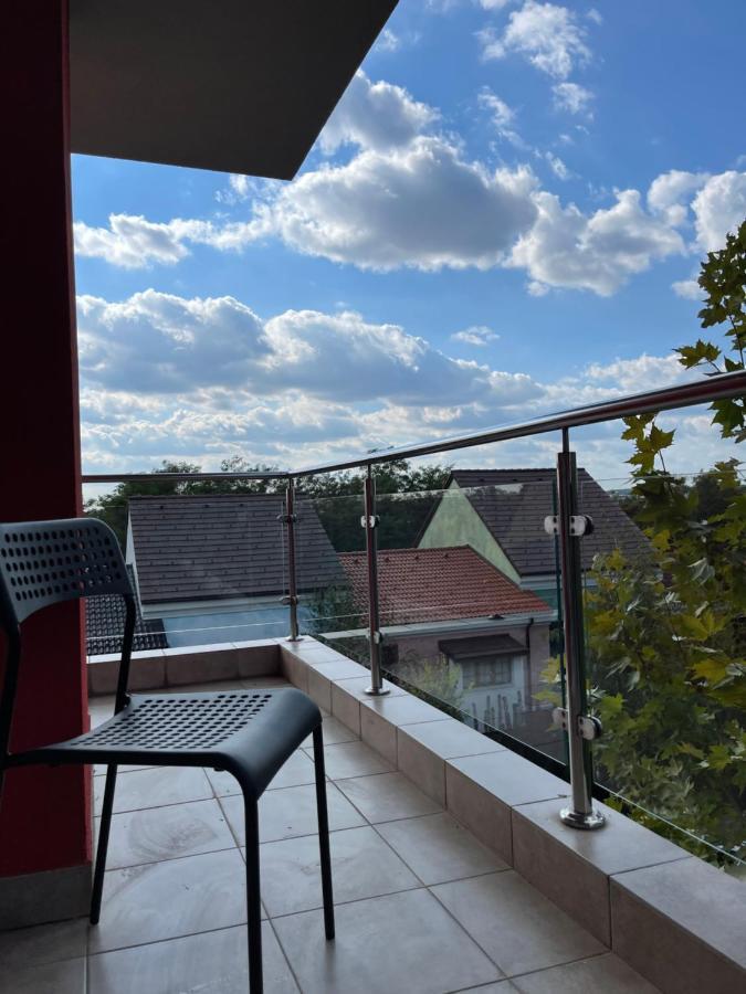 Relaxing Bucharest Airport Residences & Therme-Self Check-In Otopeni Bagian luar foto