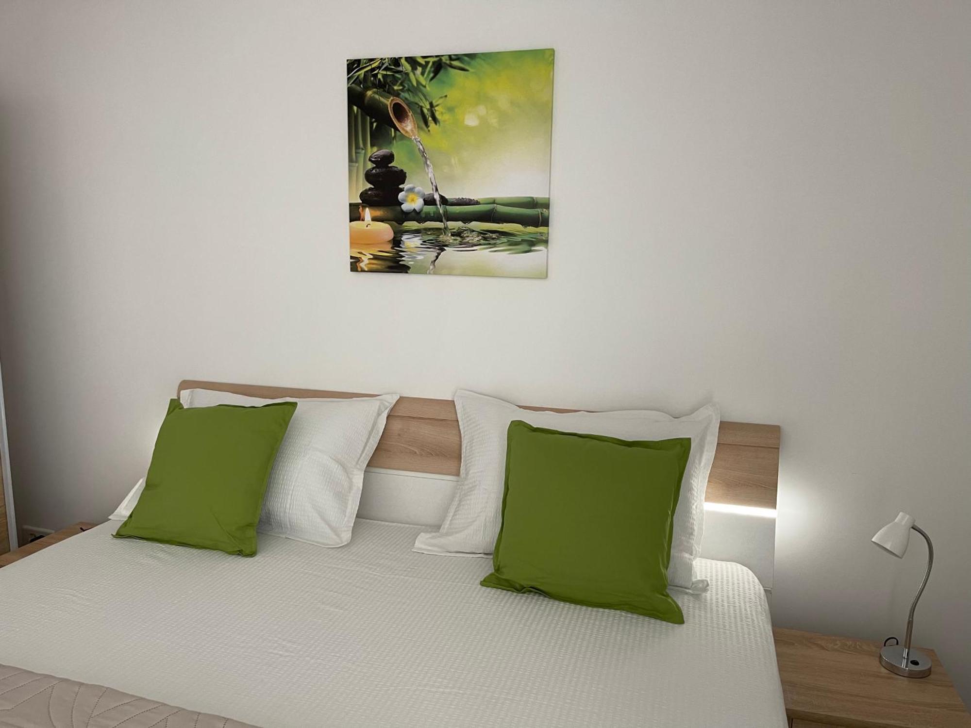 Relaxing Bucharest Airport Residences & Therme-Self Check-In Otopeni Bagian luar foto